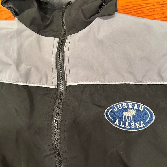 Black and Gray Reflective Embroidered Heavy Ski Puffer Jacket with Fleece Lining - Picture 4 of 6